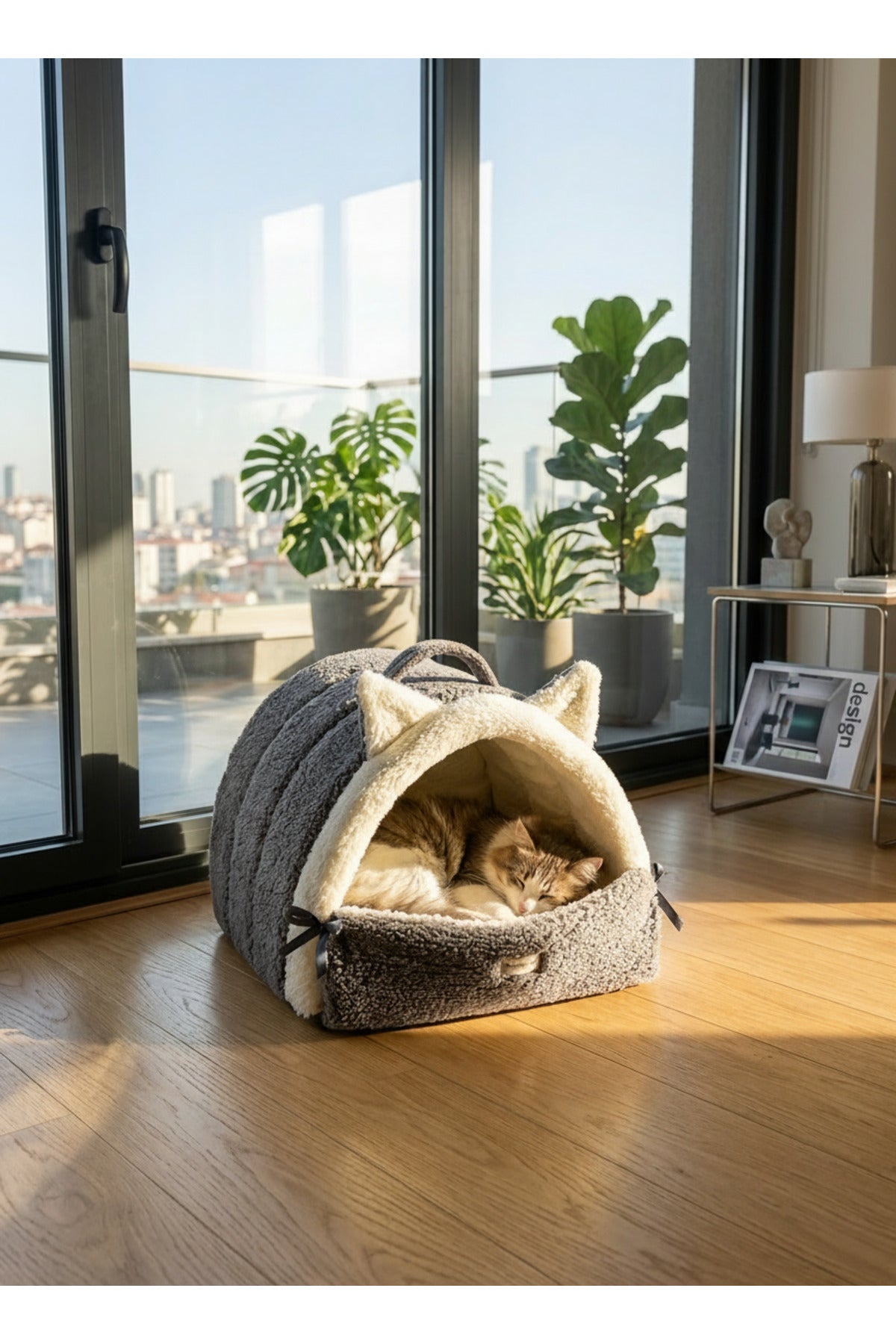 Kulaklı tünel tipi peluş kedi yatağı